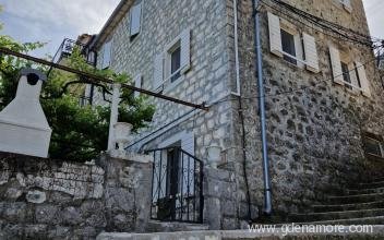 Archea, alloggi privati a Morinj, Montenegro