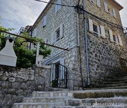 Архая, частни квартири в града Morinj, Черна Гора