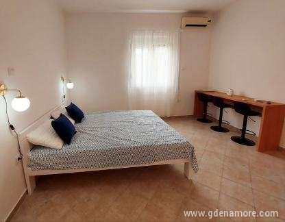 Studio apartman, alloggi privati a Bijela, Montenegro - photo_2023-06-05_12-19-15