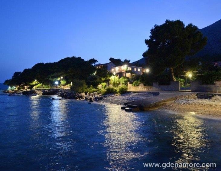 peljesac-orebic-villa-mery-house-night-09