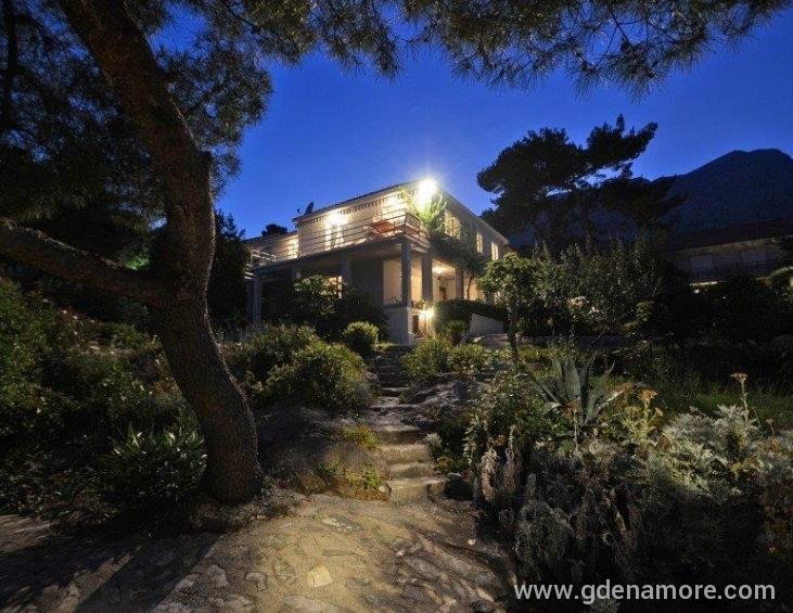 peljesac-orebic-villa-mery-house-night-12