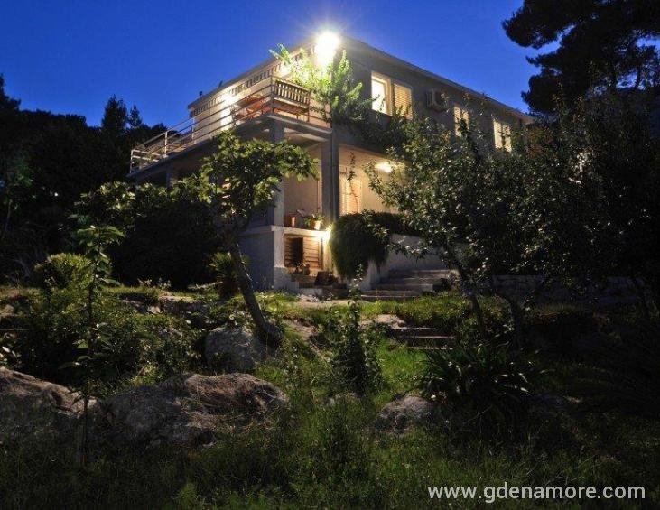 peljesac-orebic-villa-mery-house-night-13