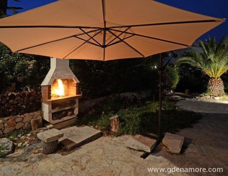 peljesac-orebic-villa-mery-house-night-15