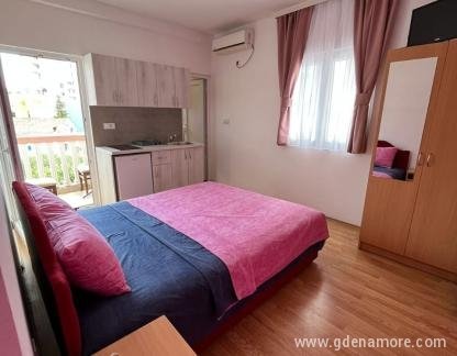 Apartamentos en Vasiljevic, alojamiento privado en Igalo, Montenegro - B64DEFA6-E458-4B33-A3C1-D264BA087F92