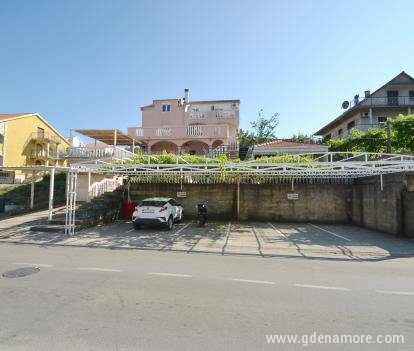 Апартаменти Страдиоти, частни квартири в града Obala bogisici, Черна Гора