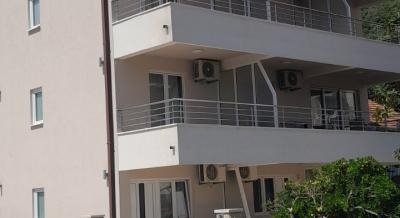 Apartments Vico 65, private accommodation in city Igalo, Montenegro