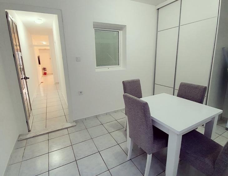 Apartman sa balkonom