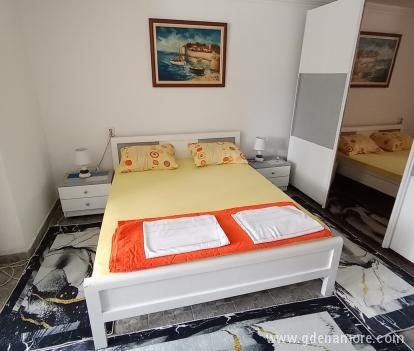 Appartamento Topla, alloggi privati a Herceg Novi, Montenegro