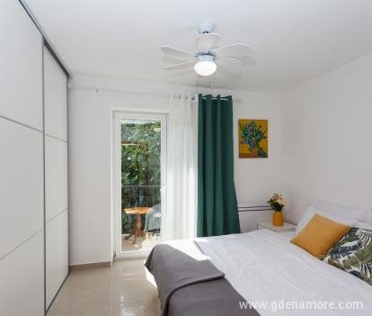 Bombon Apartment – ​​Modernes Apartment mit einer unglaublichen Aussicht, Privatunterkunft im Ort Meljine, Montenegro
