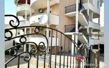 Lajla Apartments , privatni smeštaj u mestu Dobre Vode, Crna Gora