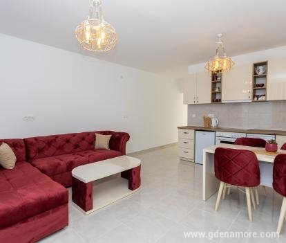  Lux Apartmani Maditeran, Privatunterkunft im Ort Bijela, Montenegro