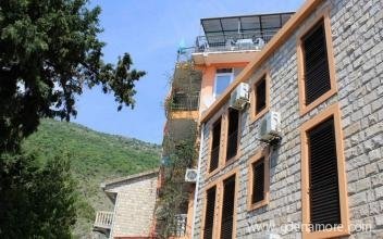 Slavuj apartmani, private accommodation in city Bečići, Montenegro