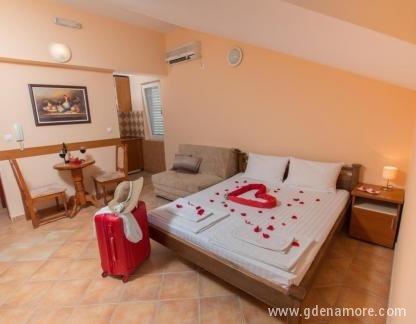 Adzic Apartments, частни квартири в града Budva, Черна Гора - 201303571