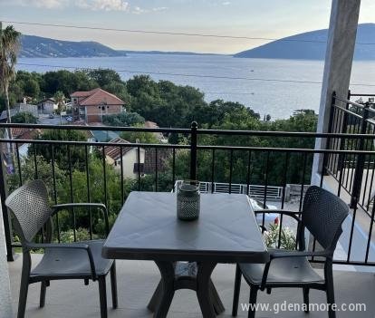 Golden 8 D, private accommodation in city Zelenika, Montenegro