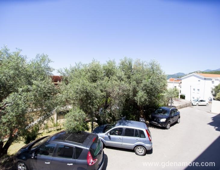 Javni parking ispred zgrade