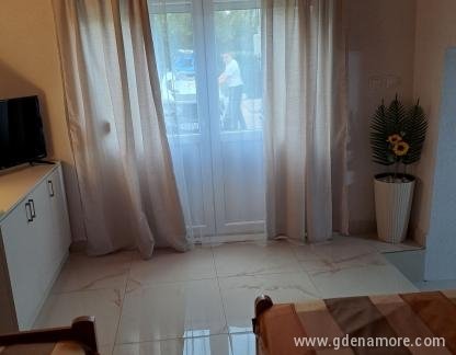 Apartman u Kra&scaron;ićima, privatni smeštaj u mestu Kra&scaron;ići, Crna Gora - 0-02-05-62c8cc0e274f27f9f4f426ef29477132cd75196867