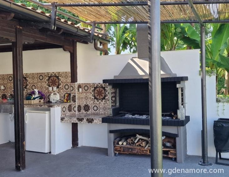 BBQ - OUTDOOR KITCHEN