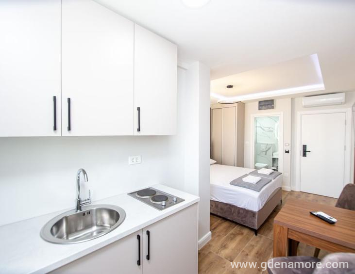 4FB5B2F9-30CC-4F9E-9F7E-AD95AACA2297