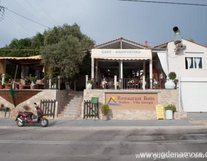 Villa G&eacute;orgie, logement priv&eacute; &agrave; Psili Ammos, Gr&egrave;ce - georgia-villa-outside-psili-ammos-thassos-1_MkU4Zb