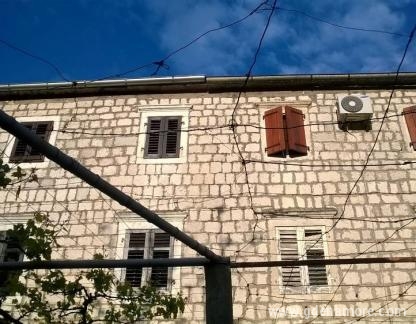 Apartmani Mrdjenovic M&M2, Stara kuca, privatni smeštaj u mestu Dobrota, Crna Gora
