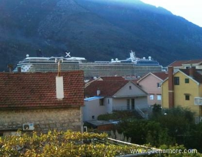 Leiligheter Mrdjenovic M & M2, , privat innkvartering i sted Dobrota, Montenegro
