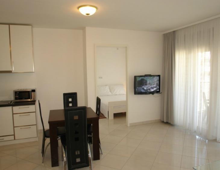 budva-apartman-sa_bazenom