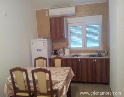 Apartmani Bilić, , частни квартири в града Radovići, Черна Гора