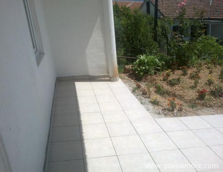 Dvorište ispred kuće