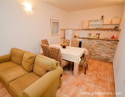 Apartmani Dubravcic, , частни квартири в града Tivat, Черна Гора