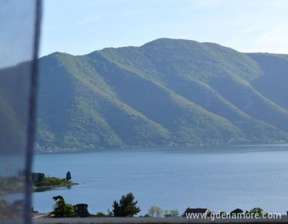 Villa Luna Risan, Double bedroom with sea view, private accommodation in city Risan, Montenegro