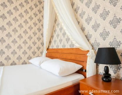 Apartmani-Vila Taida- NEVJEROVATNO SNIZENJE OD 70% U JUNU! REZERVACIJE U TOKU !!!!!, privatni smeštaj u mestu Dobre Vode, Crna Gora