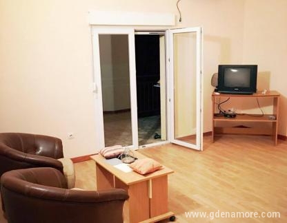 Ολοκληρωμένο σπίτι για 6-8 άτομα!, , ενοικιαζόμενα δωμάτια στο μέρος Sutomore, Montenegro