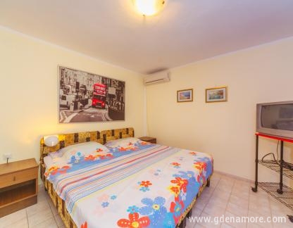 Apartamentos Lilic, , alojamiento privado en Ulcinj, Montenegro - Spavaca soba