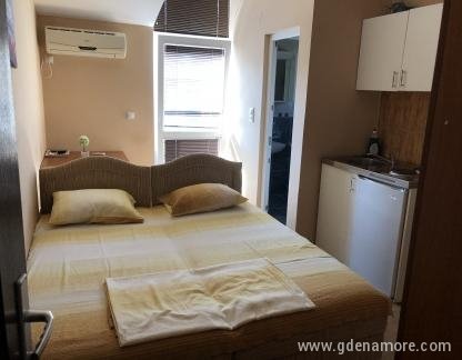 Apartments Jelic, , private accommodation in city Sutomore, Montenegro - B7716737-1345-487A-8F56-1773ADFC8187
