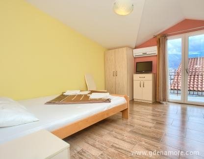 Apartamentos Mazarak, , alojamiento privado en Budva, Montenegro - 2-1
