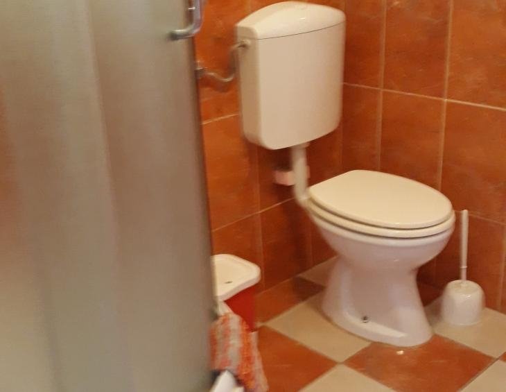 Tuš-kabina i WC