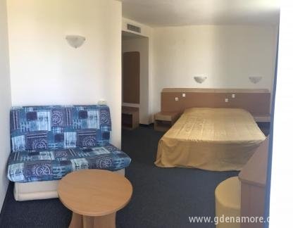 Семеен Хотел Съндей, , private accommodation in city Kiten, Bulgaria - familly room