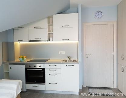 Apartments Sovran Vila Marija, , Privatunterkunft im Ort Prčanj, Montenegro - Kuhinja