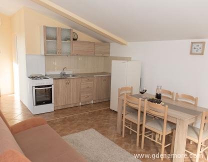 Apartamentos Bujenovic, , alojamiento privado en Radovići, Montenegro - 27F96BF2-66D4-4054-9D5C-9400F24A60EC