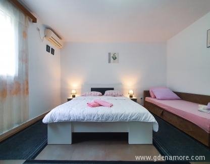Apartmani Popovic 31, Trokrevetna soba s kupatilom, privatni smeštaj u mestu Kotor, Crna Gora - 20210530_131456