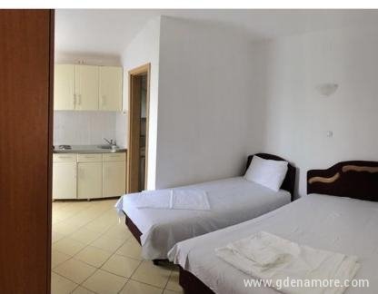 Appartements Ina, logement privé à Dobre Vode, Monténégro - D0DC5FFE-0FAB-4E98-A28B-5E6F49E0EE2F