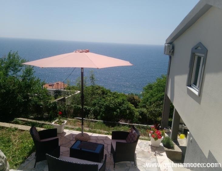 terasa od gornjeg apartmana
