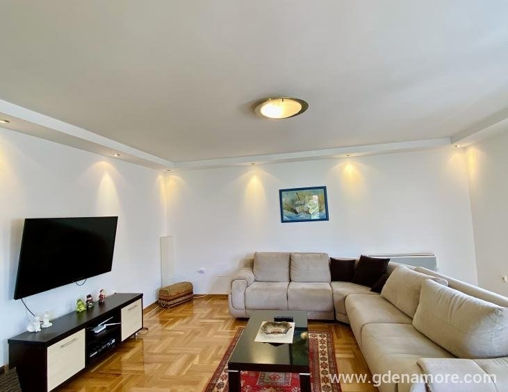 F247C2DD-9956-4EC5-A190-8BE868BBB5BD