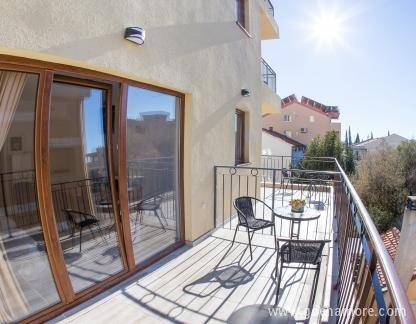 Apartments Arvala, , alloggi privati a Budva, Montenegro - balkon2