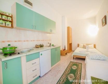 Guest House Ana, , ενοικιαζόμενα δωμάτια στο μέρος Buljarica, Montenegro - 1532_3_5760072ebc7d6