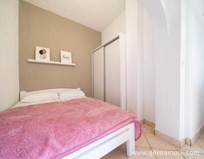 Guest House Ana, , alojamiento privado en Buljarica, Montenegro - DSC00991