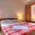 Affittacamere Maslina, Appartamento standard con una camera da letto separata, alloggi privati a Petrovac, Montenegro - 67C19193-21AE-4E8A-BA13-7C6294285E14