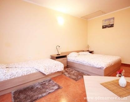 Apartman broj 7, , ενοικιαζόμενα δωμάτια στο μέρος Igalo, Montenegro - FB_IMG_1682010184596