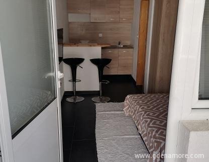Apartmani Bojanovic Ana, Studio mit Terrasse, Privatunterkunft im Ort Sutomore, Montenegro - IMG_20230525_094050