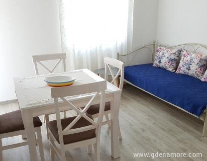 Okuka apartamentos y habitaciones, Apartamento A., alojamiento privado en Šušanj, Montenegro - 20170603_132752